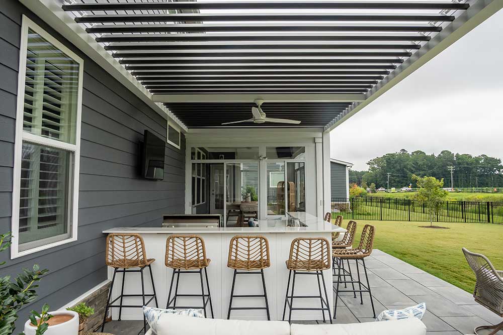 Two-tone motorized louvered pergola- Virginia Beach - Residential project by Azenco Outdoor